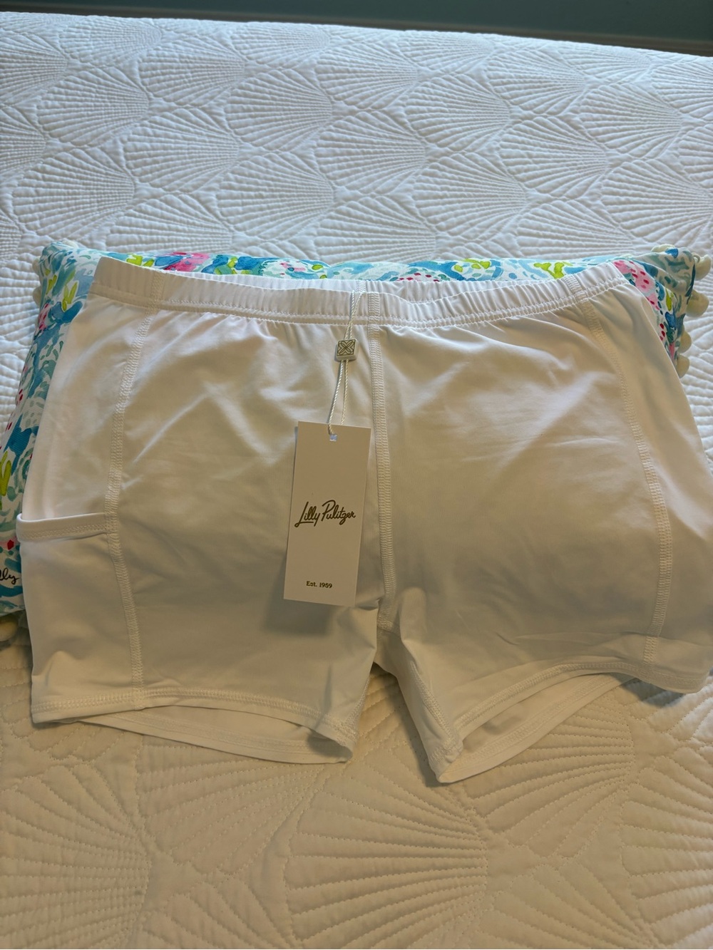 Lilly Pulitzer Ladies Meryl White Luxetic Shorts Sz S